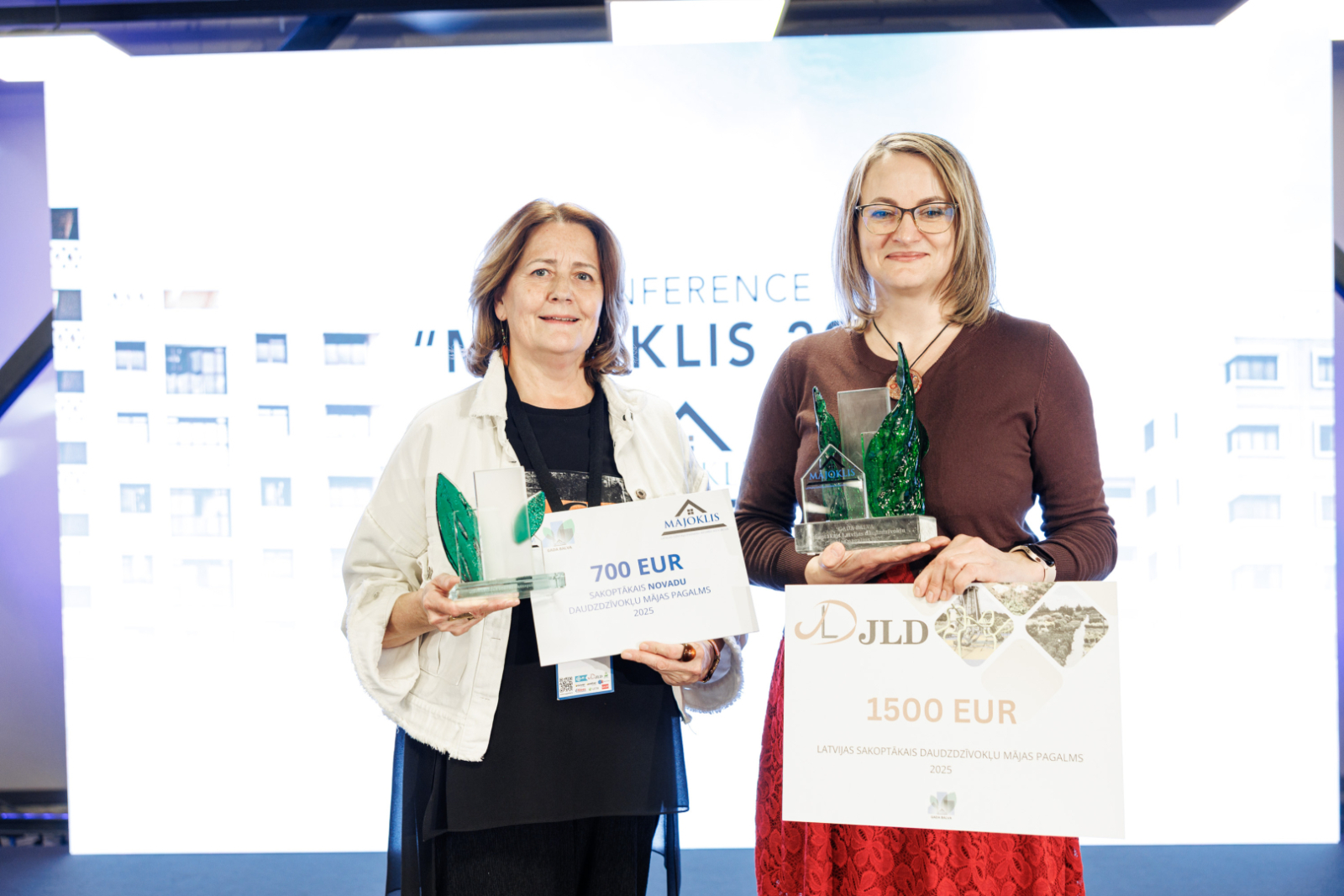 Latvijas sakoptākā pagalma konkursā šogad triumfē Ogres novads un pilsēta. Smiltenāju ielas 12 Ikšķilē pārstāvji