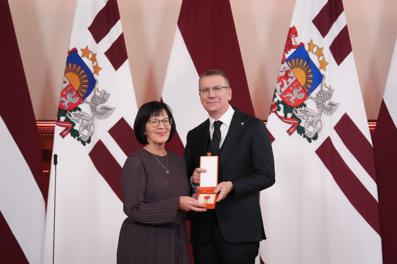 Latvijas Republikas proklamēšanas 107. gadadienā, 18. novembrī, Rīgas pilī notika valsts augstāko apbalvojumu – Triju Zvaigžņu ordeņa, Viestura ordeņa un Atzinības krusta – pasniegšanas svinīgā ceremonija, kuras laikā tika godināti arī vairāki Ogres novada iedzīvotāji. Baiba Klepere