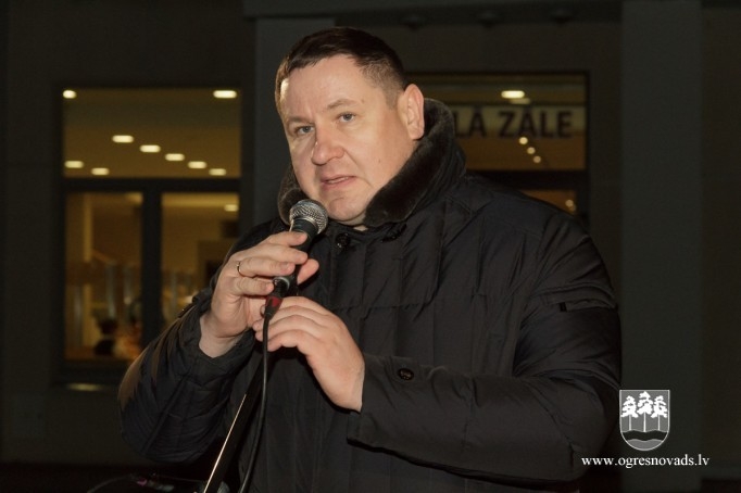 Pie atmiņu ugunskuriem ogrēnieši piemin barikāžu aizstāvjus