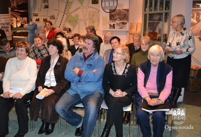 Barikāžu aizstāvji tiekas Ogres muzejā