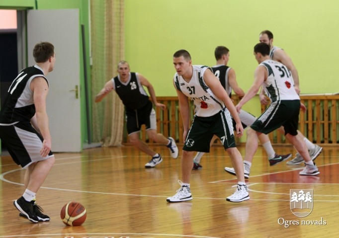 Novada basketbola čempionātā sīva cīņa par līderu godu