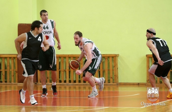 Novada basketbola čempionātā sīva cīņa par līderu godu
