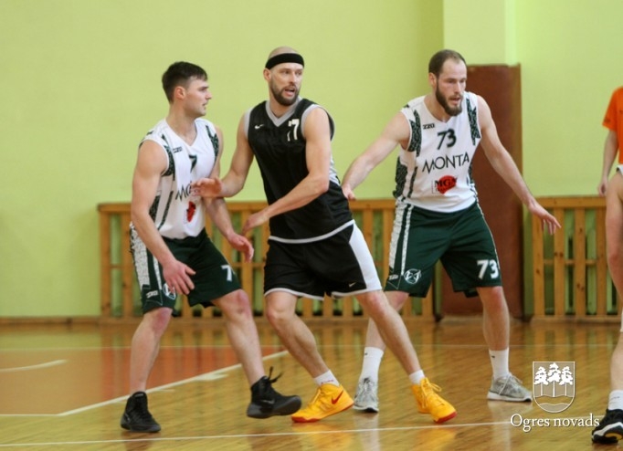 Novada basketbola čempionātā sīva cīņa par līderu godu