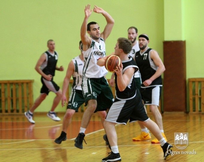 Novada basketbola čempionātā sīva cīņa par līderu godu