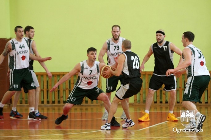 Novada basketbola čempionātā sīva cīņa par līderu godu