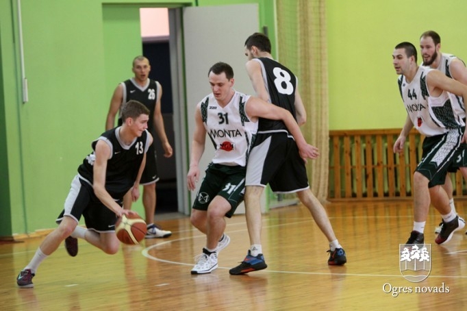 Novada basketbola čempionātā sīva cīņa par līderu godu