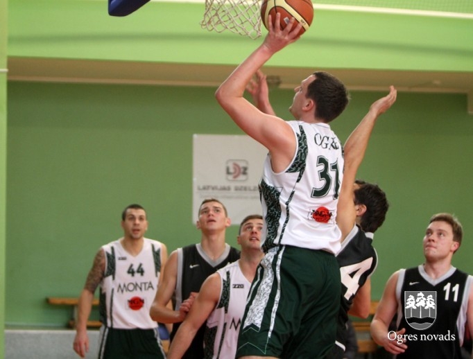 Novada basketbola čempionātā sīva cīņa par līderu godu