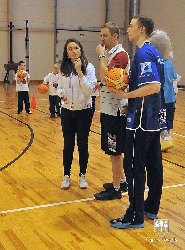 Ogrē notiek akcija "Basketbols aicina"