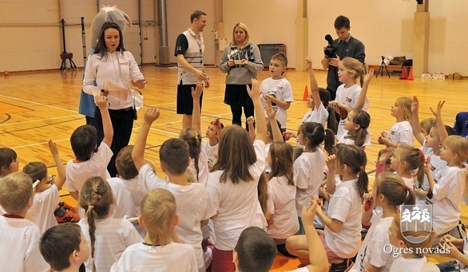 Ogrē notiek akcija "Basketbols aicina"
