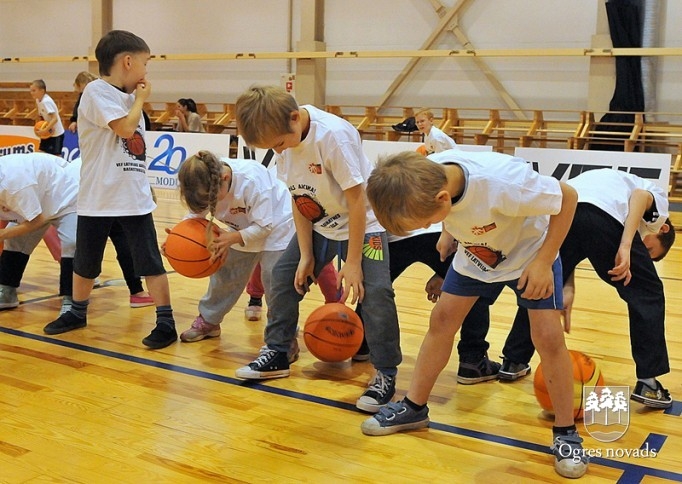 Ogrē notiek akcija "Basketbols aicina"