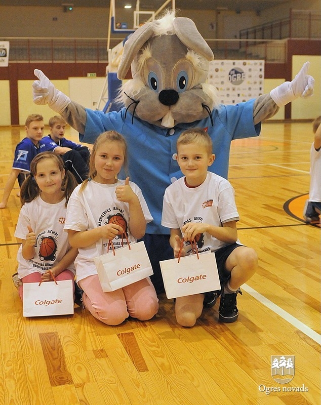 Ogrē notiek akcija "Basketbols aicina"
