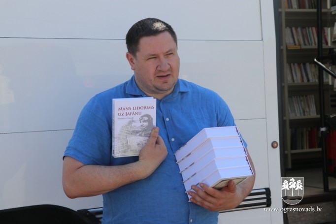 Pie lasītājiem dodas jaunais bibliobuss