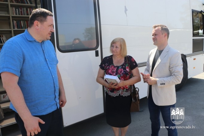 Pie lasītājiem dodas jaunais bibliobuss