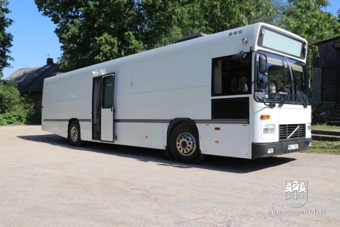 Pie lasītājiem dodas jaunais bibliobuss