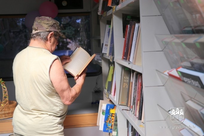 Pie lasītājiem dodas jaunais bibliobuss