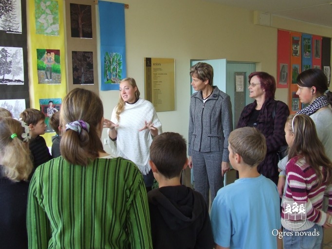 Suntažu vidusskolas skolēni viesojas novada pašvaldībā