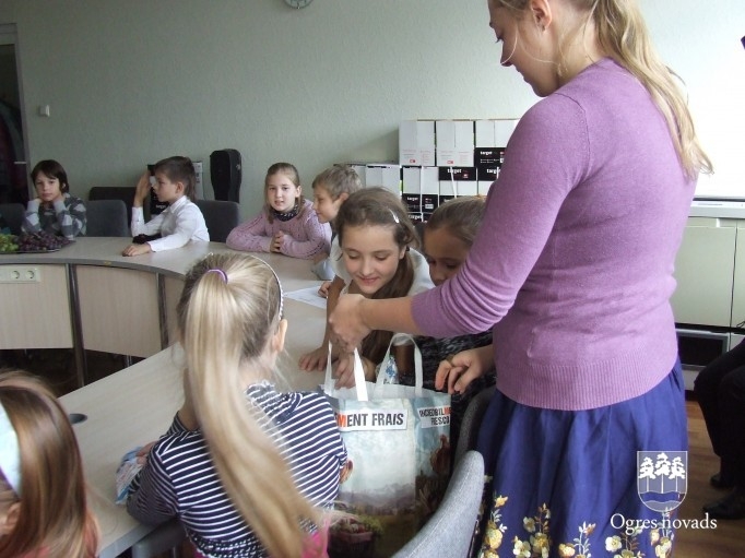 Pasākuma „Saldējums ar lielajiem” ietvaros pašvaldībā viesojas skolēni