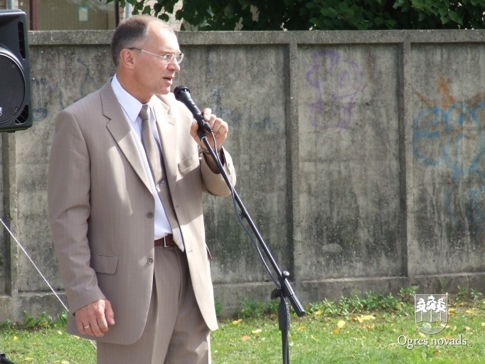 Atklāj rekonstruēto skeitparku
