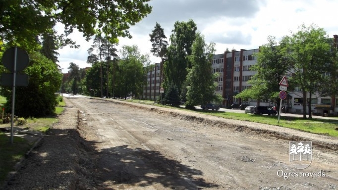 Turpinās Tīnūžu ielas un Mālkalnes prospekta krustojuma rekonstrukcija