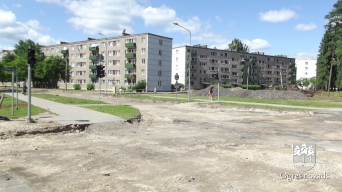 Turpinās Tīnūžu ielas un Mālkalnes prospekta krustojuma rekonstrukcija