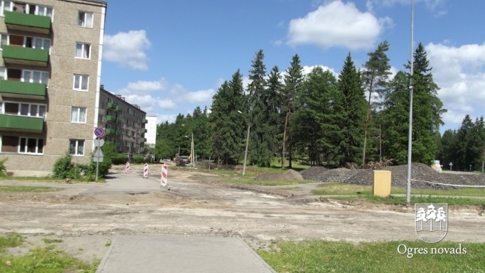 Turpinās Tīnūžu ielas un Mālkalnes prospekta krustojuma rekonstrukcija