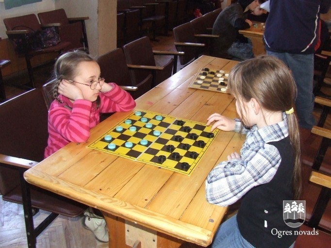 dambretes sacensības