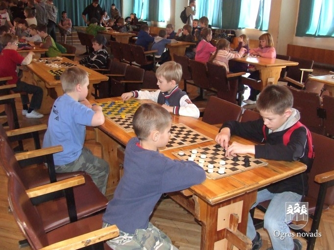 dambretes sacensības