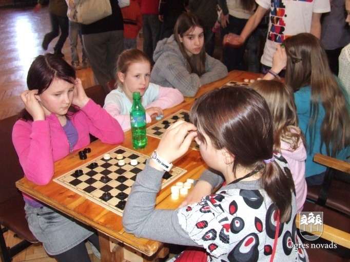 dambretes sacensības