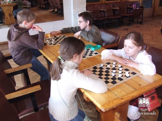 dambretes sacensības