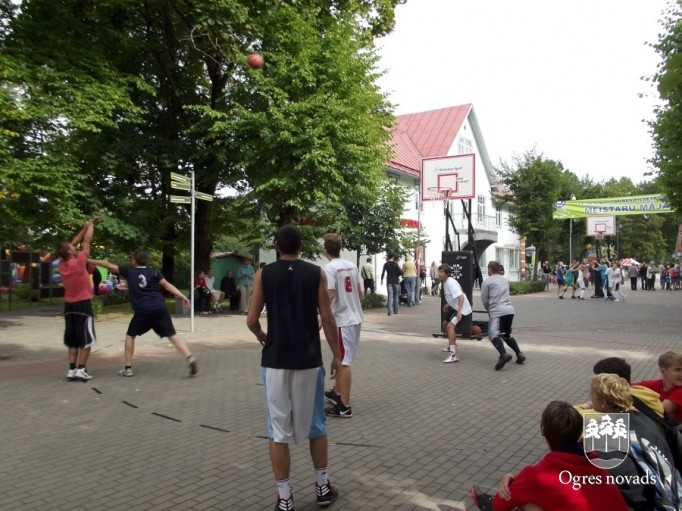 Sporta meistari un aktivitātes uz Brīvības ielas