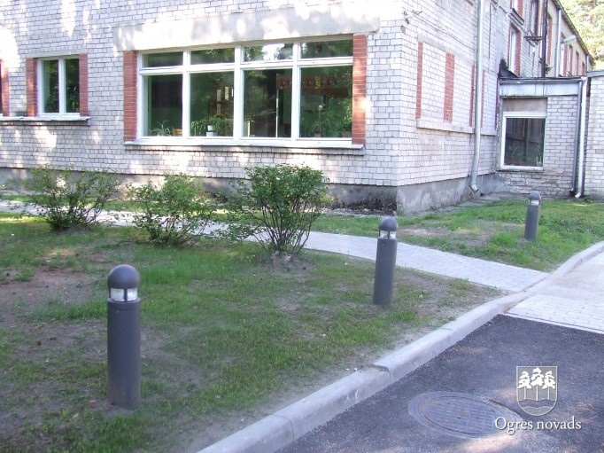 Stāvlaukums aiz OCB