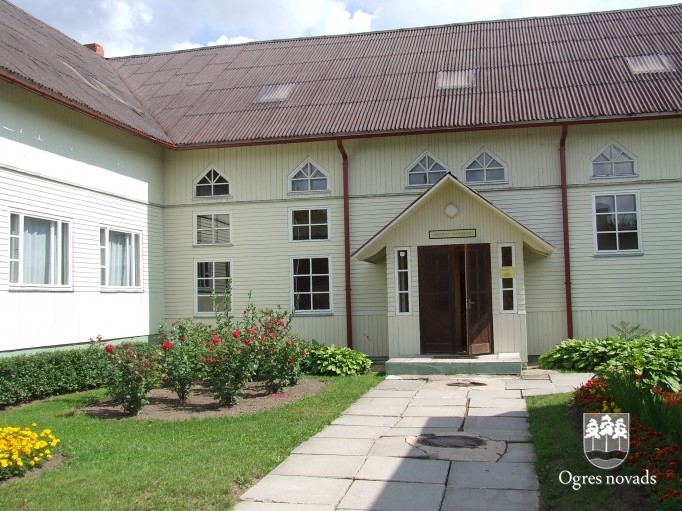 Pirms jaunā mācību gada iepazīstas ar skolās paveikto