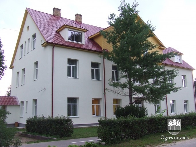 Pirms jaunā mācību gada iepazīstas ar skolās paveikto