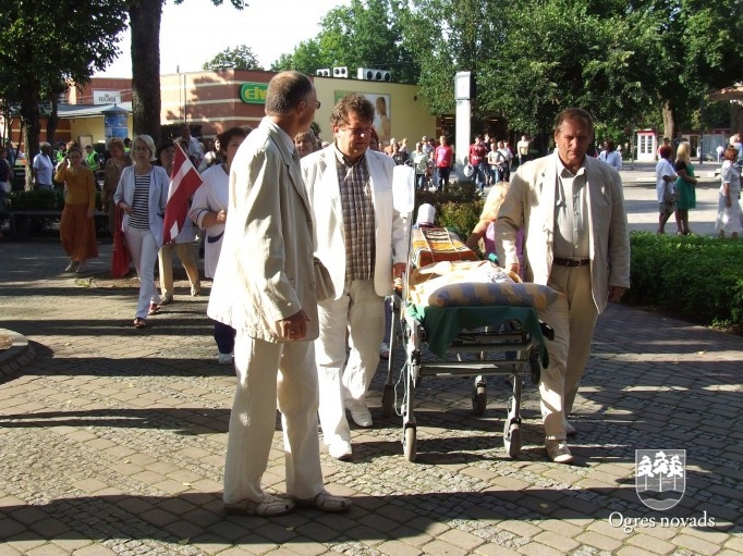 Ogres rajona slimnīca piedalās protesta akcijā