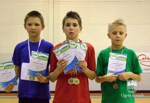 Mūsu jaunajiem vieglatlētiem 12 medaļas