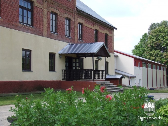 Pirms jaunā mācību gada iepazīstas ar skolās paveikto