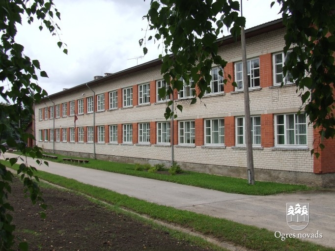 Pirms jaunā mācību gada iepazīstas ar skolās paveikto