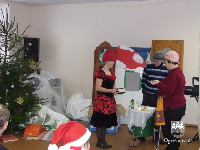 Dienu pirms Ziemassvētkiem, 23. decembrī, dienas centra "Saime" klienti kopā ar draugiem un ciemiņiem atzīmēja priecīgu notikum