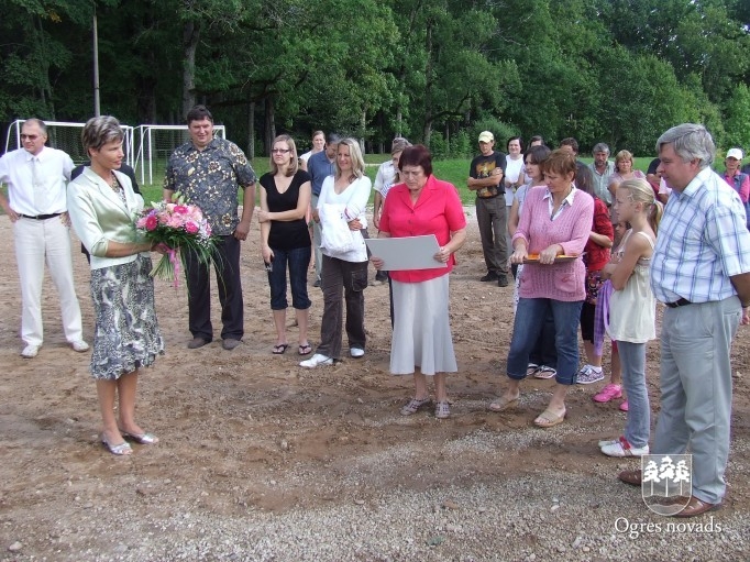 Neilgi pirms jaunā mācību gada, 25. augustā, Taurupes pagastā tika atklāts renovētais sporta laukums.