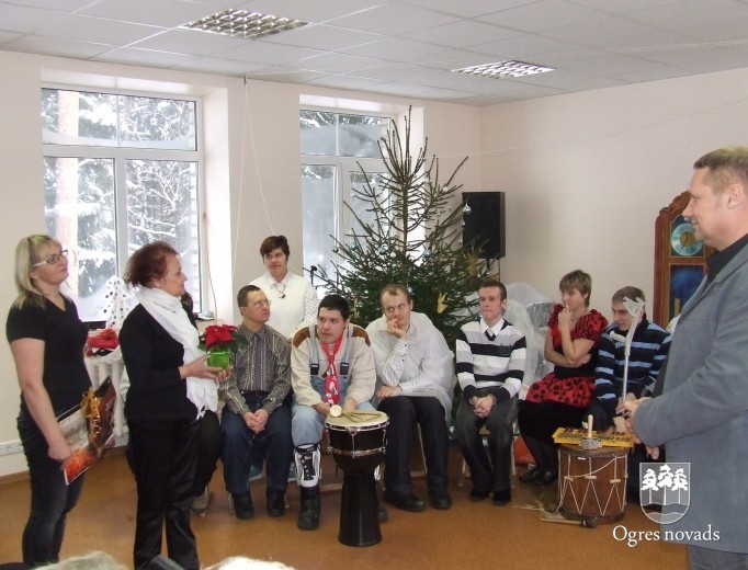 Dienu pirms Ziemassvētkiem, 23. decembrī, dienas centra "Saime" klienti kopā ar draugiem un ciemiņiem atzīmēja priecīgu notikum