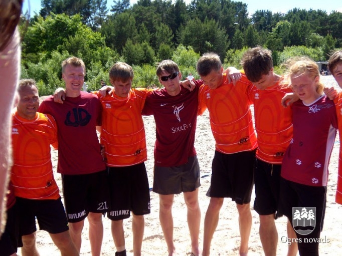 Ogres Frisbija klubs uzvar "Jūrmalas Bitē"