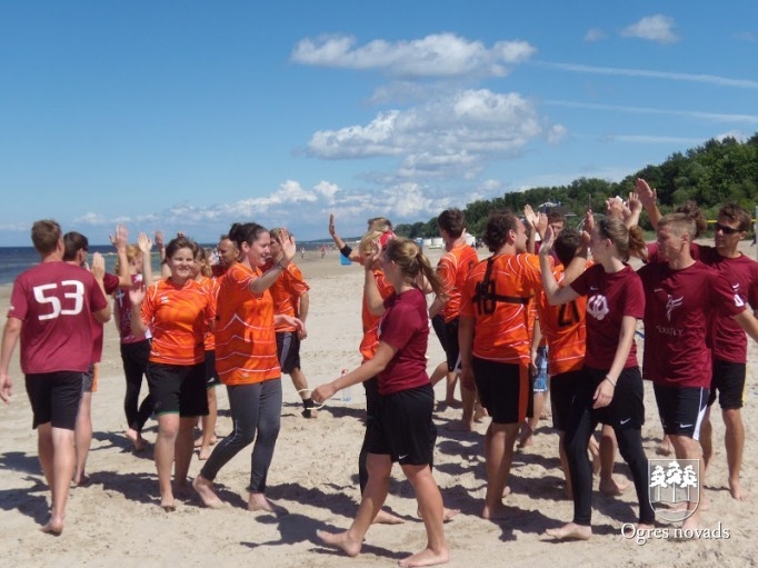 Ogres Frisbija klubs uzvar "Jūrmalas Bitē"