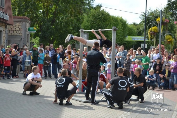 Sporta meistari un aktivitātes uz Brīvības ielas