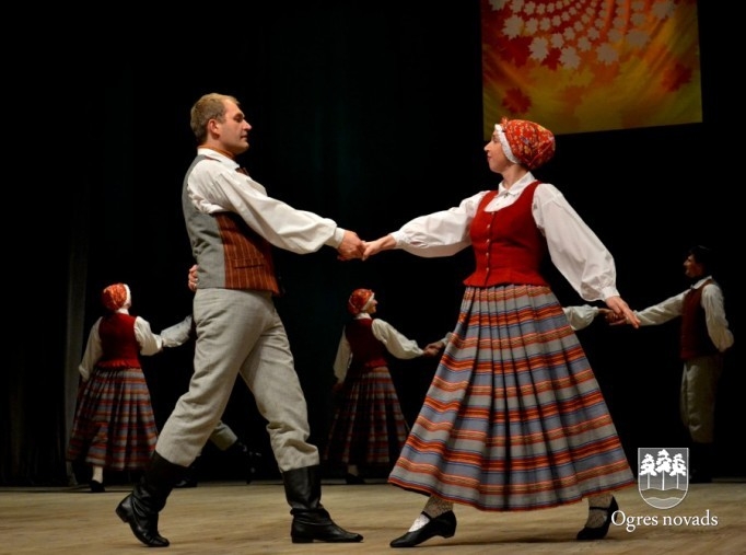 Deju konkurss "Kļavu lapu virpulis 2012"