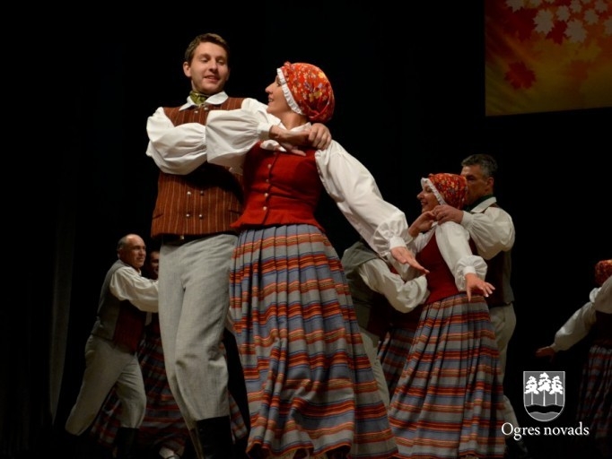 Deju konkurss "Kļavu lapu virpulis 2012"