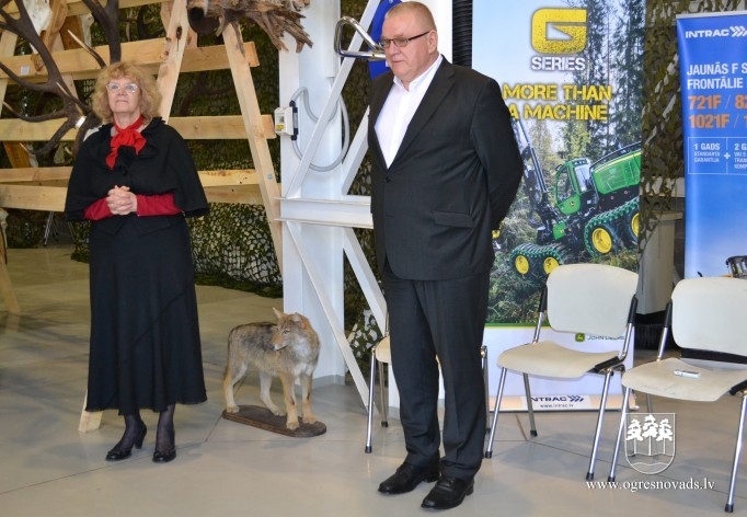 Ogres tehnikumā atklāj medību trofeju izstādi