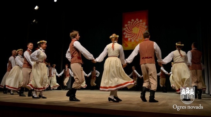 Deju konkurss "Kļavu lapu virpulis 2012"