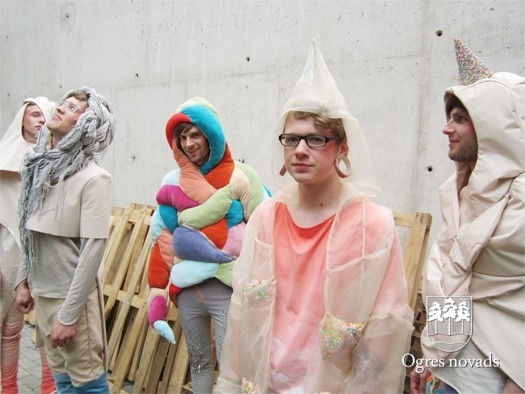 Maskas un mode "CITĀ VIDĒ"