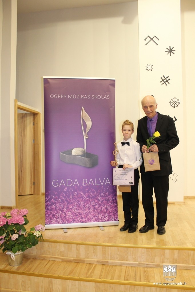 Pasniegta Ogres Mūzikas skolas "Gada balva 2019"