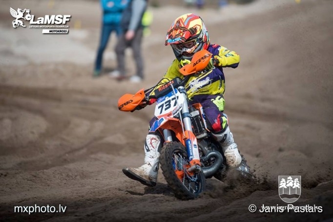 Ogrēnietis Gaļcins motokrosa sezonu sāk ar 2.vietu Liepājā